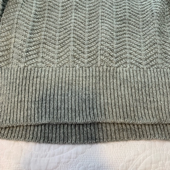 H&M gray cable knit crew neck sweater - Picture 5 of 7